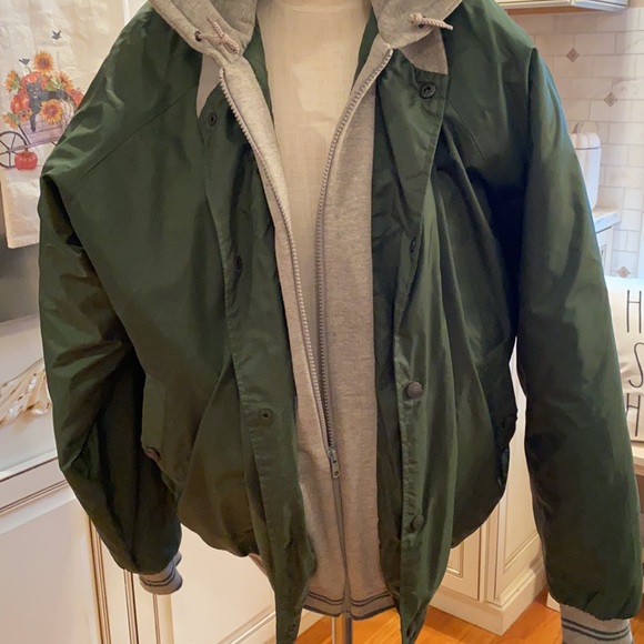 MENS CABELA’S BUILT IN HOODIE JACKET W QUILTED LINING ZIP / BUTTIN FRONT - Picture 9 of 9